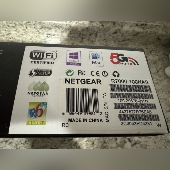 Netgear Nighthawk AC1900 smart wifi router R7000 - Picture 8 of 9